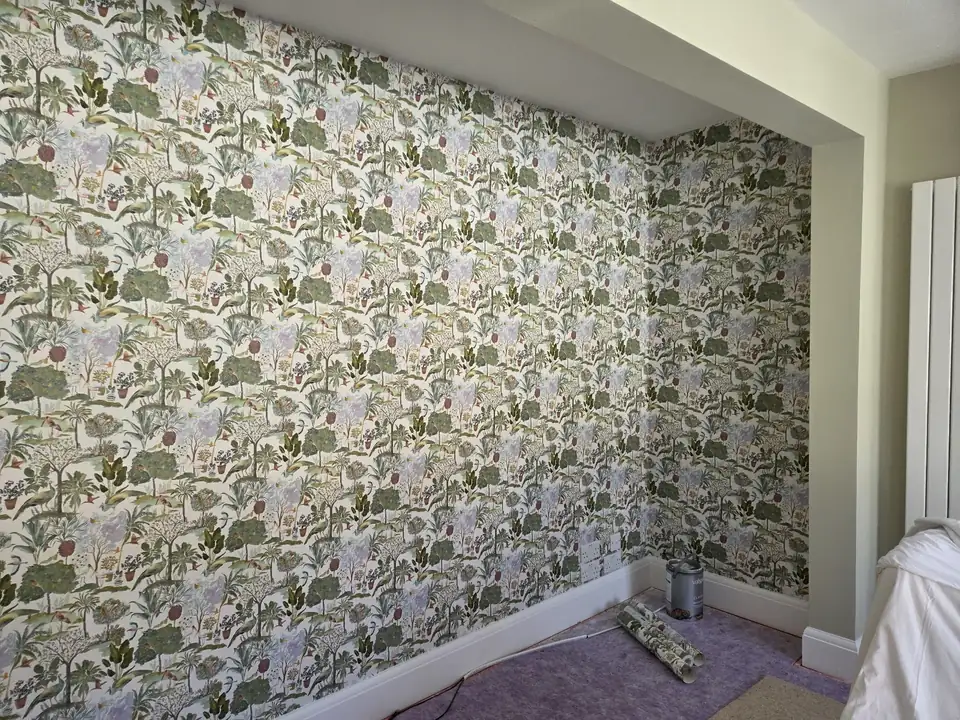 Green and white floral feature wallpaper hung by Nick Hebden, painter and decorator in Hinckley